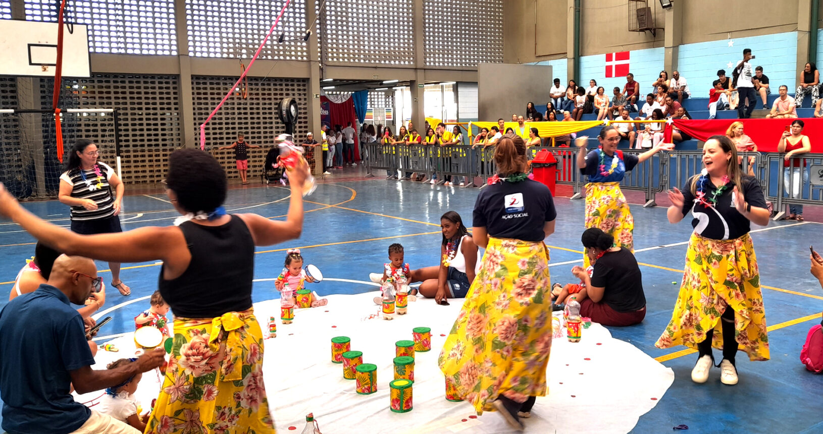 Grupos Folcl Ricos Apresentam Cultura E Dan A Na Festa Das Na Es