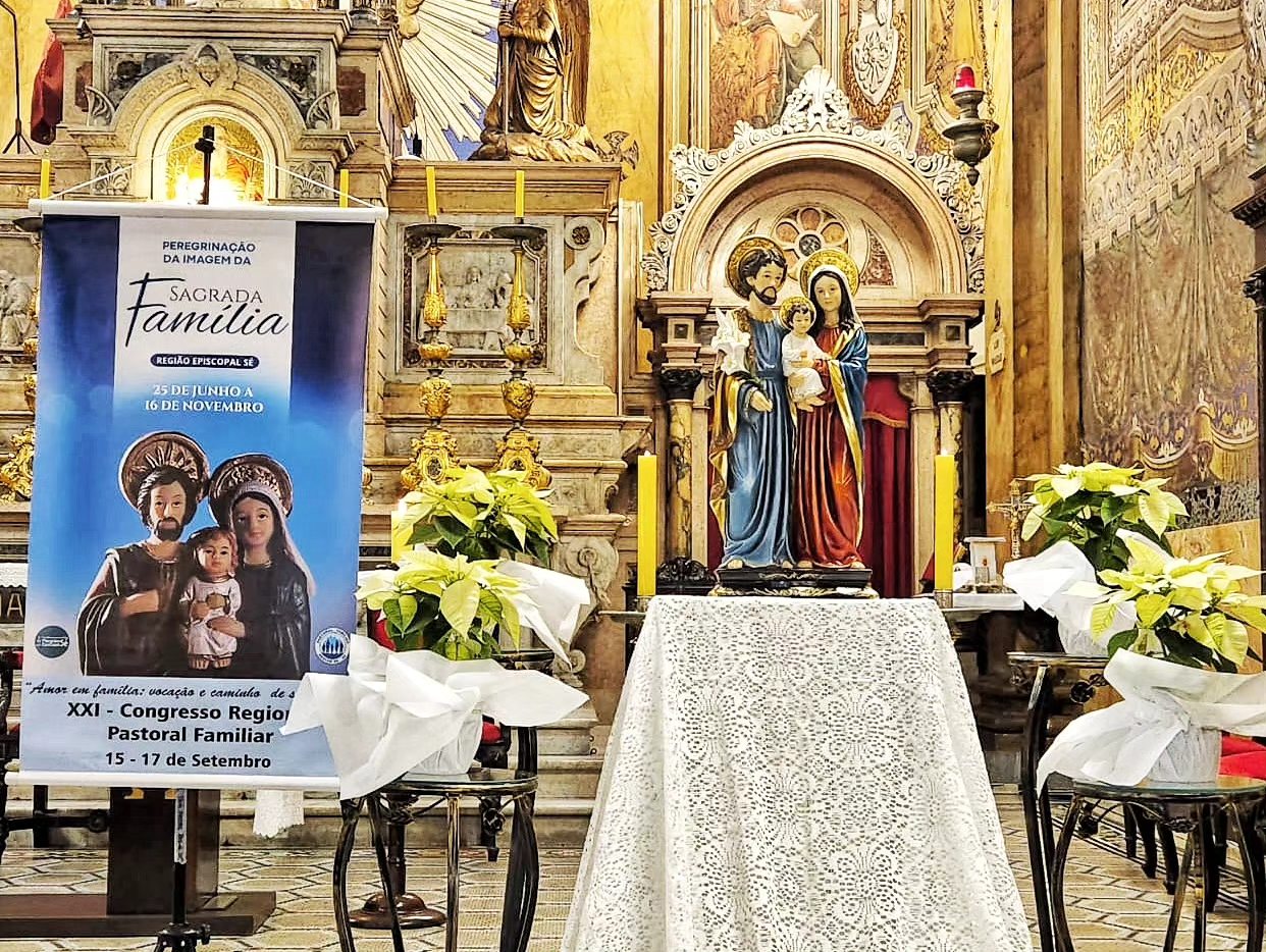 Imagem Peregrina da Sagrada Família visita Santuário Paróquia Sagrado